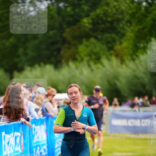 30.08.2026 - Elbe Triathlon Hamburg LAZAROV Photography http://msf.ph/oto/10052595 30.08.2026 10:46:46 Ziel 293, 354, 544 meine-sportfotos.de