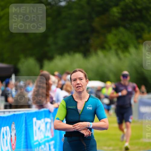 30.08.2026 - Elbe Triathlon Hamburg LAZAROV Photography http://msf.ph/oto/10052603 30.08.2026 10:46:47 Ziel 293, 354, 544 meine-sportfotos.de