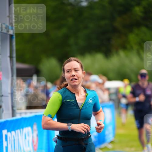 30.08.2026 - Elbe Triathlon Hamburg LAZAROV Photography http://msf.ph/oto/10052613 30.08.2026 10:46:47 Ziel 293, 354, 544 meine-sportfotos.de