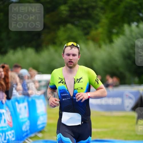 30.08.2026 - Elbe Triathlon Hamburg LAZAROV Photography http://msf.ph/oto/10052701 30.08.2026 10:46:54 Ziel 544 meine-sportfotos.de