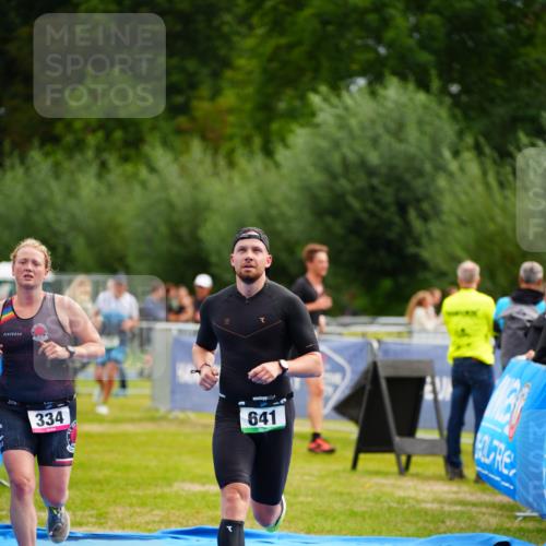 30.08.2026 - Elbe Triathlon Hamburg LAZAROV Photography http://msf.ph/oto/10052752 30.08.2026 10:47:07 Ziel 334, 641 meine-sportfotos.de