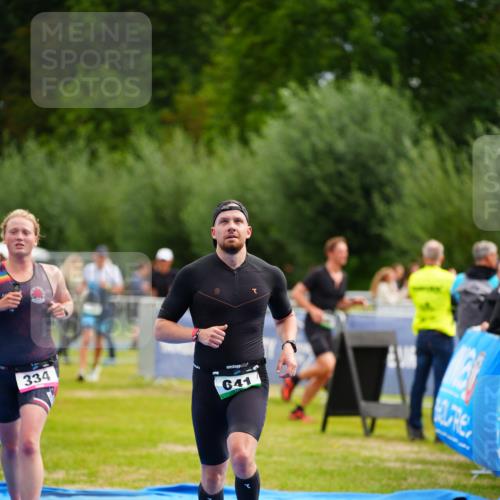 30.08.2026 - Elbe Triathlon Hamburg LAZAROV Photography http://msf.ph/oto/10052756 30.08.2026 10:47:07 Ziel 334, 641 meine-sportfotos.de