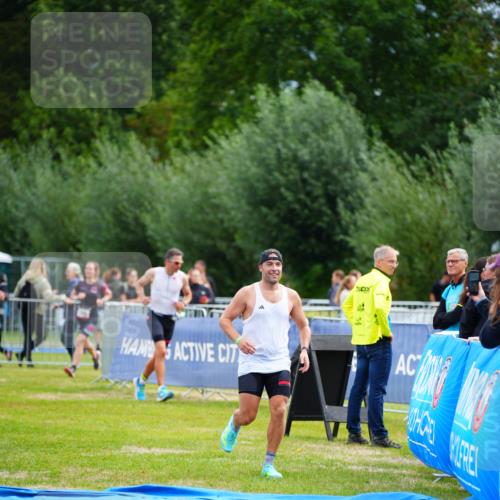 30.08.2026 - Elbe Triathlon Hamburg LAZAROV Photography http://msf.ph/oto/10052816 30.08.2026 10:47:30 Ziel 464 meine-sportfotos.de