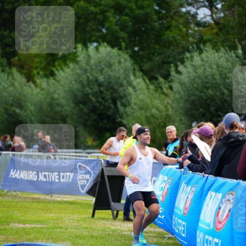 30.08.2026 - Elbe Triathlon Hamburg LAZAROV Photography http://msf.ph/oto/10052831 30.08.2026 10:47:31 Ziel 390, 464 meine-sportfotos.de