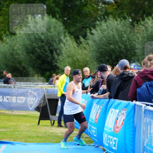 30.08.2026 - Elbe Triathlon Hamburg LAZAROV Photography http://msf.ph/oto/10052857 30.08.2026 10:47:32 Ziel 390, 464 meine-sportfotos.de