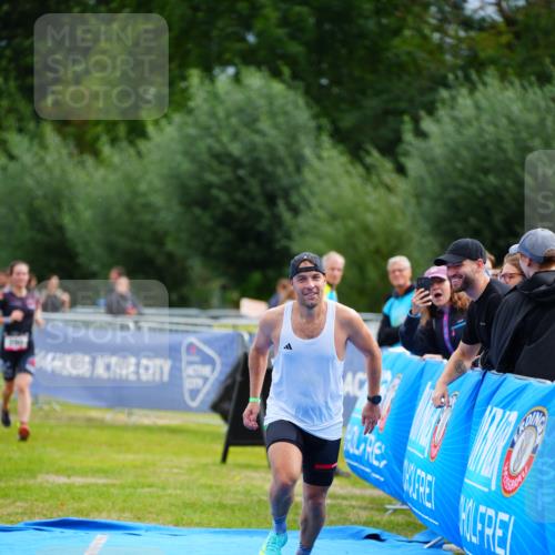 30.08.2026 - Elbe Triathlon Hamburg LAZAROV Photography http://msf.ph/oto/10052860 30.08.2026 10:47:33 Ziel 390, 464 meine-sportfotos.de