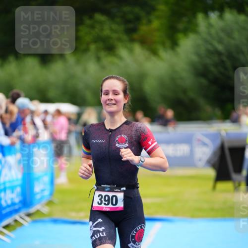 30.08.2026 - Elbe Triathlon Hamburg LAZAROV Photography http://msf.ph/oto/10052935 30.08.2026 10:47:40 Ziel 390 meine-sportfotos.de