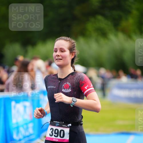 30.08.2026 - Elbe Triathlon Hamburg LAZAROV Photography http://msf.ph/oto/10052951 30.08.2026 10:47:40 Ziel 390 meine-sportfotos.de