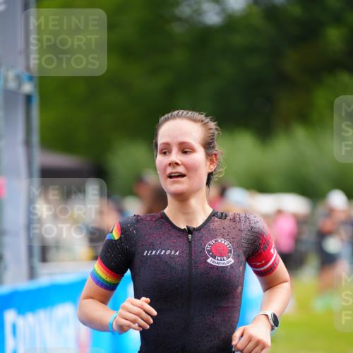 30.08.2026 - Elbe Triathlon Hamburg LAZAROV Photography http://msf.ph/oto/10052957 30.08.2026 10:47:41 Ziel 390 meine-sportfotos.de
