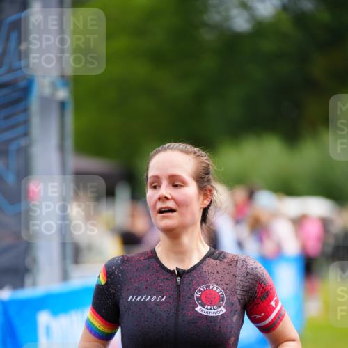 30.08.2026 - Elbe Triathlon Hamburg LAZAROV Photography http://msf.ph/oto/10052961 30.08.2026 10:47:41 Ziel 390 meine-sportfotos.de