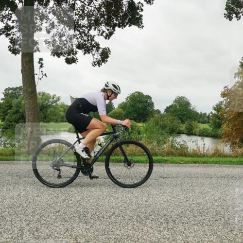30.08.2026 - Elbe Triathlon Hamburg Michael Burmester http://msf.ph/oto/10053055 30.08.2026 10:23:17 Radfahren 817 meine-sportfotos.de