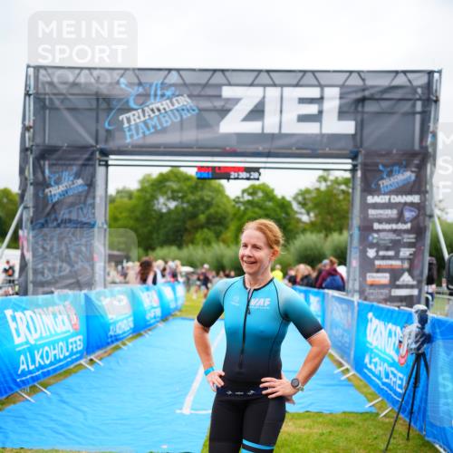 30.08.2026 - Elbe Triathlon Hamburg LAZAROV Photography http://msf.ph/oto/10053129 30.08.2026 10:48:35 Ziel 320 meine-sportfotos.de