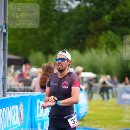 30.08.2026 - Elbe Triathlon Hamburg LAZAROV Photography http://msf.ph/oto/10053146 30.08.2026 10:48:39 Ziel 320 meine-sportfotos.de