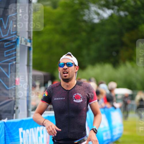 30.08.2026 - Elbe Triathlon Hamburg LAZAROV Photography http://msf.ph/oto/10053154 30.08.2026 10:48:40 Ziel 320 meine-sportfotos.de