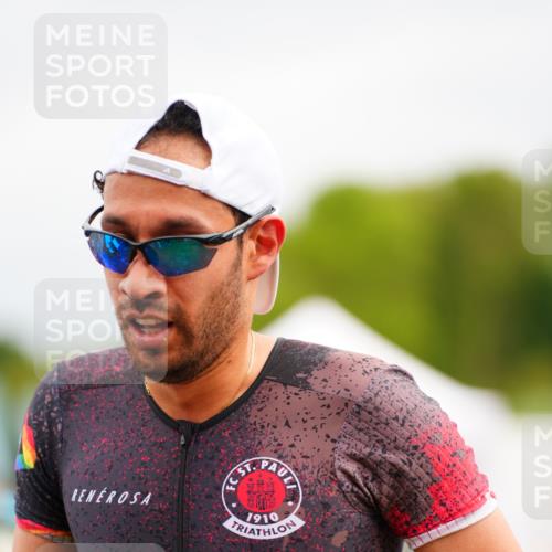 30.08.2026 - Elbe Triathlon Hamburg LAZAROV Photography http://msf.ph/oto/10053179 30.08.2026 10:48:42 Ziel 320 meine-sportfotos.de