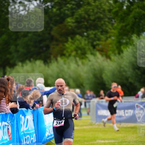 30.08.2026 - Elbe Triathlon Hamburg LAZAROV Photography http://msf.ph/oto/10053203 30.08.2026 10:49:21 Ziel 249 meine-sportfotos.de