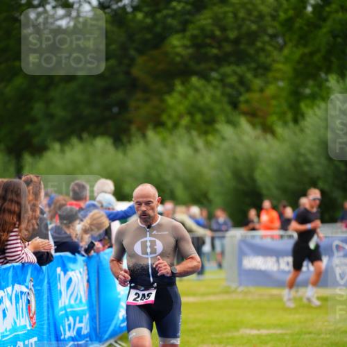 30.08.2026 - Elbe Triathlon Hamburg LAZAROV Photography http://msf.ph/oto/10053206 30.08.2026 10:49:21 Ziel 249 meine-sportfotos.de