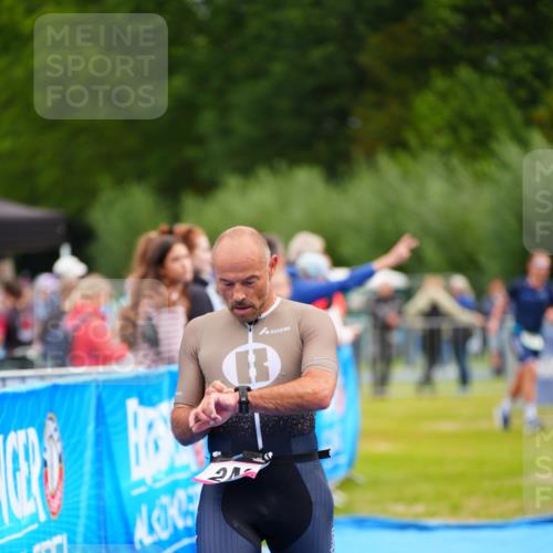 30.08.2026 - Elbe Triathlon Hamburg LAZAROV Photography http://msf.ph/oto/10053234 30.08.2026 10:49:23 Ziel 249 meine-sportfotos.de