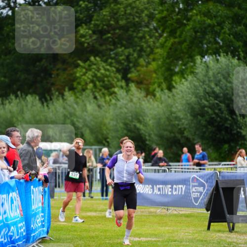 30.08.2026 - Elbe Triathlon Hamburg LAZAROV Photography http://msf.ph/oto/10053246 30.08.2026 10:50:17 Ziel 421 meine-sportfotos.de