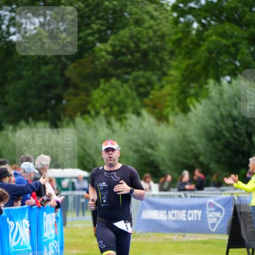 30.08.2026 - Elbe Triathlon Hamburg LAZAROV Photography http://msf.ph/oto/10053354 30.08.2026 10:51:05 Ziel 285, 532, 567 meine-sportfotos.de