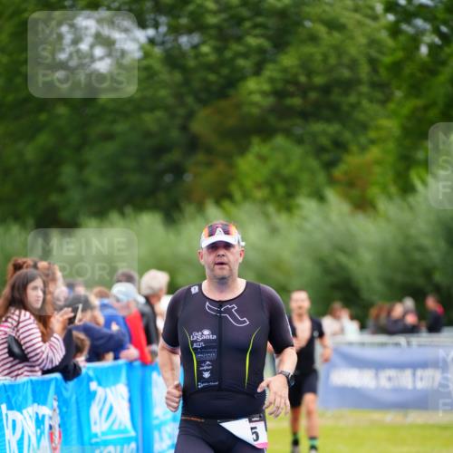30.08.2026 - Elbe Triathlon Hamburg LAZAROV Photography http://msf.ph/oto/10053370 30.08.2026 10:51:06 Ziel 285, 567 meine-sportfotos.de