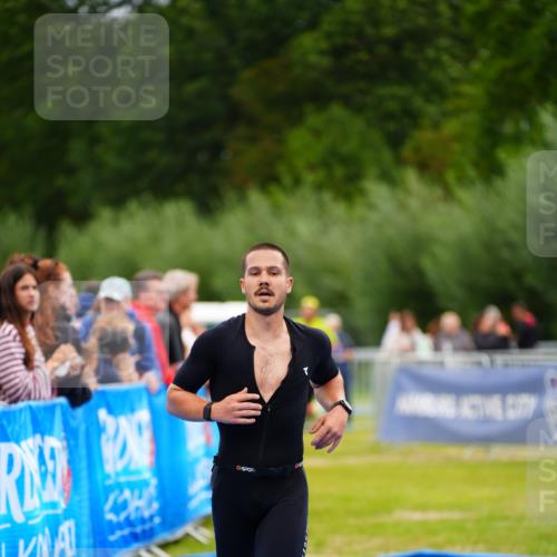 30.08.2026 - Elbe Triathlon Hamburg LAZAROV Photography http://msf.ph/oto/10053380 30.08.2026 10:51:10 Ziel 285, 567, 705 meine-sportfotos.de