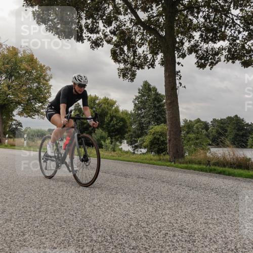 30.08.2026 - Elbe Triathlon Hamburg Michael Burmester http://msf.ph/oto/10053390 30.08.2026 10:48:01 Radfahren 858, 954, 982, 1035, 1109, 1125, 1195, 1254 meine-sportfotos.de