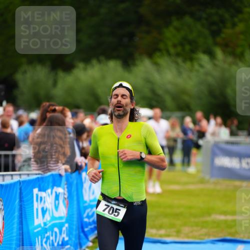 30.08.2026 - Elbe Triathlon Hamburg LAZAROV Photography http://msf.ph/oto/10053418 30.08.2026 10:51:17 Ziel 489, 705 meine-sportfotos.de