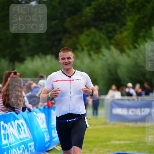 30.08.2026 - Elbe Triathlon Hamburg LAZAROV Photography http://msf.ph/oto/10053451 30.08.2026 10:51:22 Ziel 489 meine-sportfotos.de