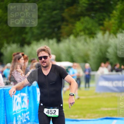 30.08.2026 - Elbe Triathlon Hamburg LAZAROV Photography http://msf.ph/oto/10053766 30.08.2026 10:52:03 Ziel 452, 536 meine-sportfotos.de