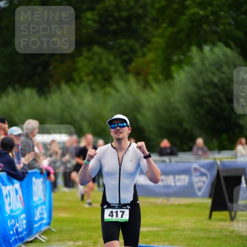 30.08.2026 - Elbe Triathlon Hamburg LAZAROV Photography http://msf.ph/oto/10053774 30.08.2026 10:52:17 Ziel 417 meine-sportfotos.de