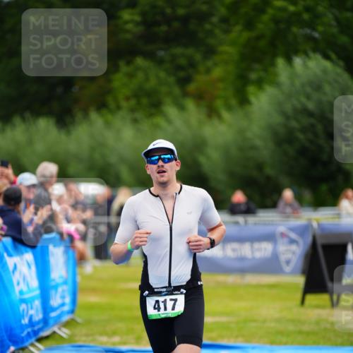 30.08.2026 - Elbe Triathlon Hamburg LAZAROV Photography http://msf.ph/oto/10053784 30.08.2026 10:52:18 Ziel 417 meine-sportfotos.de