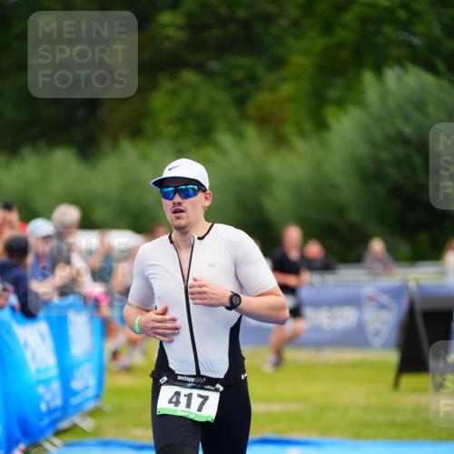 30.08.2026 - Elbe Triathlon Hamburg LAZAROV Photography http://msf.ph/oto/10053791 30.08.2026 10:52:18 Ziel 417 meine-sportfotos.de