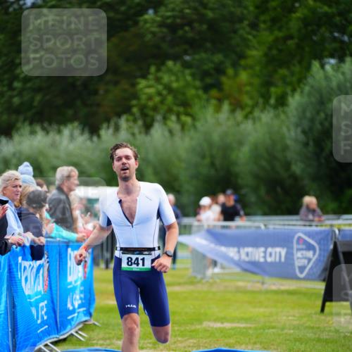 30.08.2026 - Elbe Triathlon Hamburg LAZAROV Photography http://msf.ph/oto/10053945 30.08.2026 10:52:58 Ziel 260, 281, 389, 841 meine-sportfotos.de