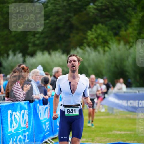 30.08.2026 - Elbe Triathlon Hamburg LAZAROV Photography http://msf.ph/oto/10053953 30.08.2026 10:52:58 Ziel 260, 281, 389, 841 meine-sportfotos.de