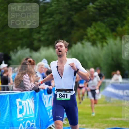 30.08.2026 - Elbe Triathlon Hamburg LAZAROV Photography http://msf.ph/oto/10053956 30.08.2026 10:52:58 Ziel 260, 281, 389, 841 meine-sportfotos.de