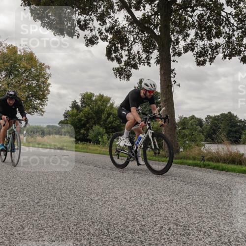30.08.2026 - Elbe Triathlon Hamburg Michael Burmester http://msf.ph/oto/10054003 30.08.2026 10:56:41 Radfahren 900, 1065, 1233, 1276, 1304 meine-sportfotos.de