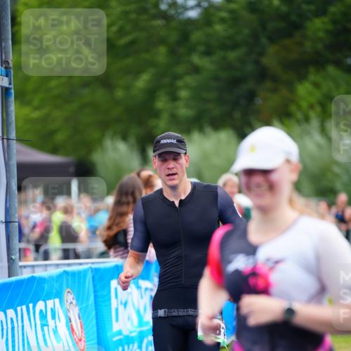 30.08.2026 - Elbe Triathlon Hamburg LAZAROV Photography http://msf.ph/oto/10054049 30.08.2026 10:53:07 Ziel 260, 281, 389, 533 meine-sportfotos.de