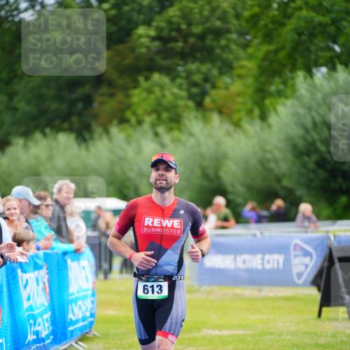 30.08.2026 - Elbe Triathlon Hamburg LAZAROV Photography http://msf.ph/oto/10054092 30.08.2026 10:53:39 Ziel 613 meine-sportfotos.de