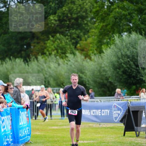 30.08.2026 - Elbe Triathlon Hamburg LAZAROV Photography http://msf.ph/oto/10054125 30.08.2026 10:53:45 Ziel 263 meine-sportfotos.de