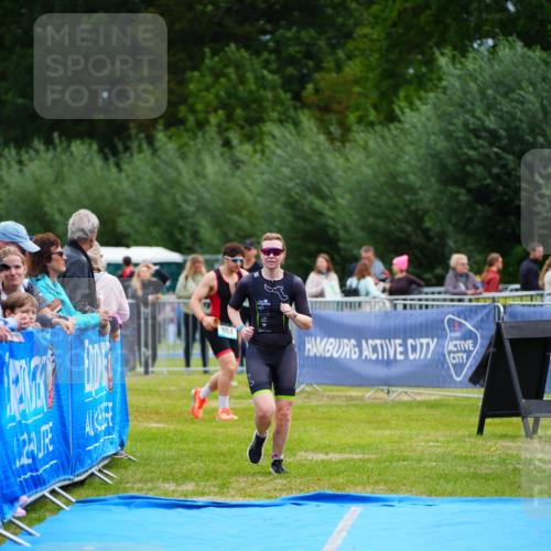 30.08.2026 - Elbe Triathlon Hamburg LAZAROV Photography http://msf.ph/oto/10054149 30.08.2026 10:53:57 Ziel 381 meine-sportfotos.de