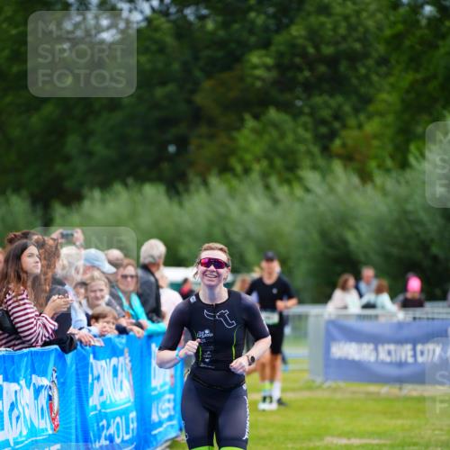30.08.2026 - Elbe Triathlon Hamburg LAZAROV Photography http://msf.ph/oto/10054156 30.08.2026 10:54:00 Ziel 381, 481 meine-sportfotos.de