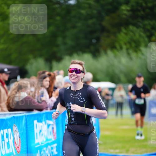30.08.2026 - Elbe Triathlon Hamburg LAZAROV Photography http://msf.ph/oto/10054183 30.08.2026 10:54:02 Ziel 381, 481 meine-sportfotos.de