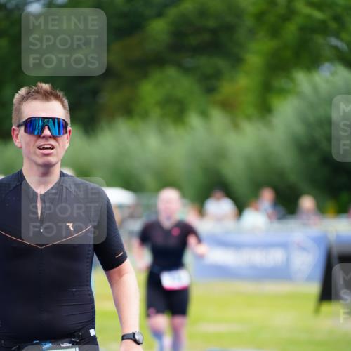 30.08.2026 - Elbe Triathlon Hamburg LAZAROV Photography http://msf.ph/oto/10054300 30.08.2026 10:54:31 Ziel 374, 466 meine-sportfotos.de