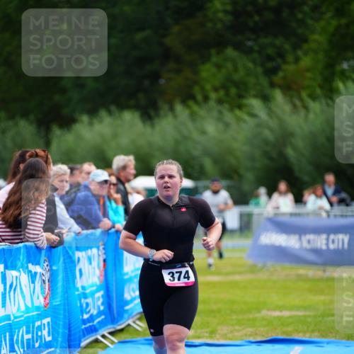 30.08.2026 - Elbe Triathlon Hamburg LAZAROV Photography http://msf.ph/oto/10054312 30.08.2026 10:54:32 Ziel 374, 466 meine-sportfotos.de