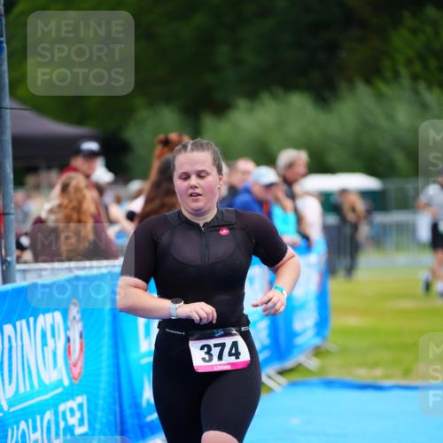 30.08.2026 - Elbe Triathlon Hamburg LAZAROV Photography http://msf.ph/oto/10054335 30.08.2026 10:54:33 Ziel 374, 466 meine-sportfotos.de