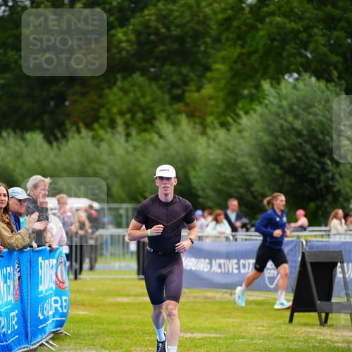 30.08.2026 - Elbe Triathlon Hamburg LAZAROV Photography http://msf.ph/oto/10054343 30.08.2026 10:55:05 Ziel 397 meine-sportfotos.de