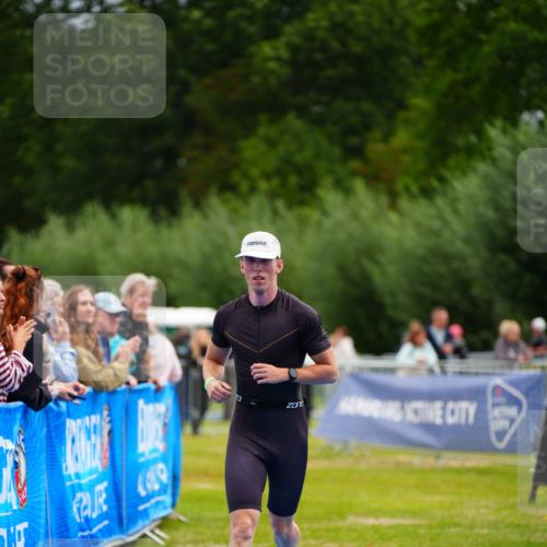 30.08.2026 - Elbe Triathlon Hamburg LAZAROV Photography http://msf.ph/oto/10054354 30.08.2026 10:55:06 Ziel 397 meine-sportfotos.de