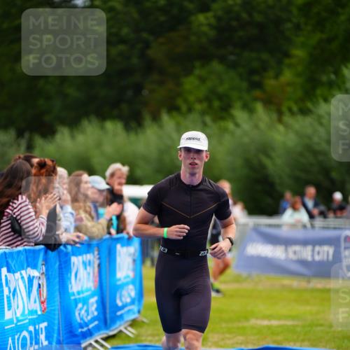 30.08.2026 - Elbe Triathlon Hamburg LAZAROV Photography http://msf.ph/oto/10054359 30.08.2026 10:55:07 Ziel 397 meine-sportfotos.de