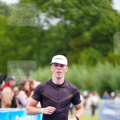 30.08.2026 - Elbe Triathlon Hamburg LAZAROV Photography http://msf.ph/oto/10054373 30.08.2026 10:55:08 Ziel 397 meine-sportfotos.de